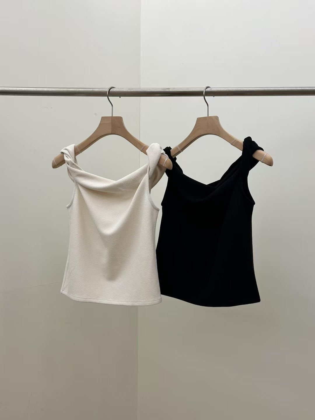 Elysia Twist Top (2 Colors)