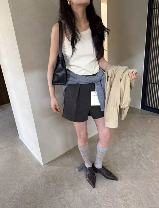 Noa Shorts (4 Colors)
