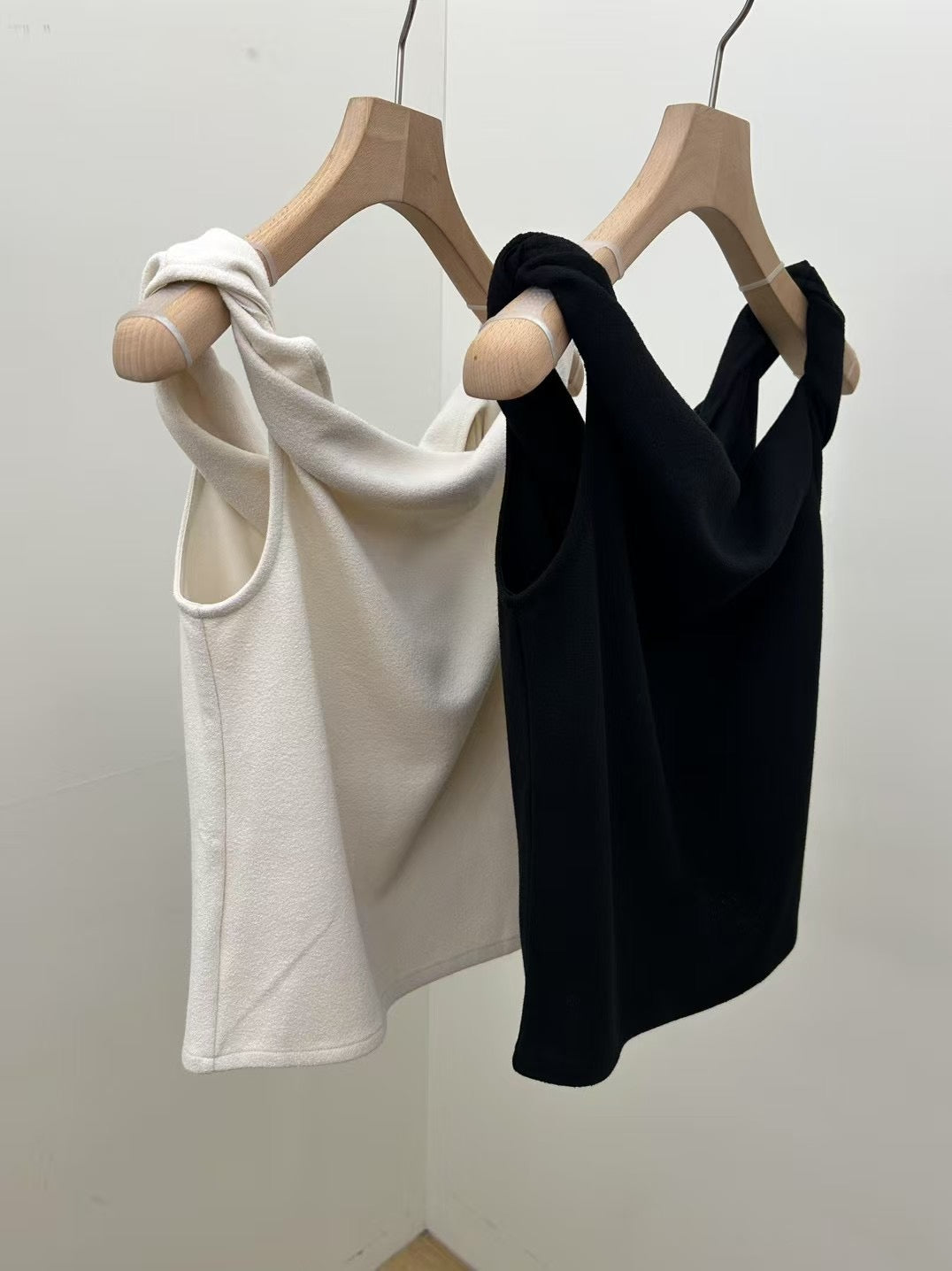 Elysia Twist Top (2 Colors)