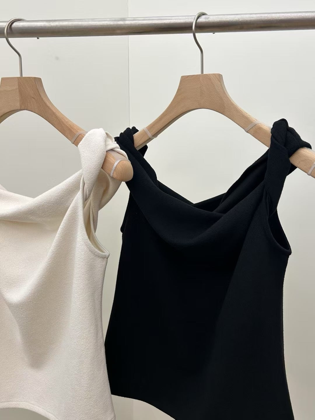 Elysia Twist Top (2 Colors)