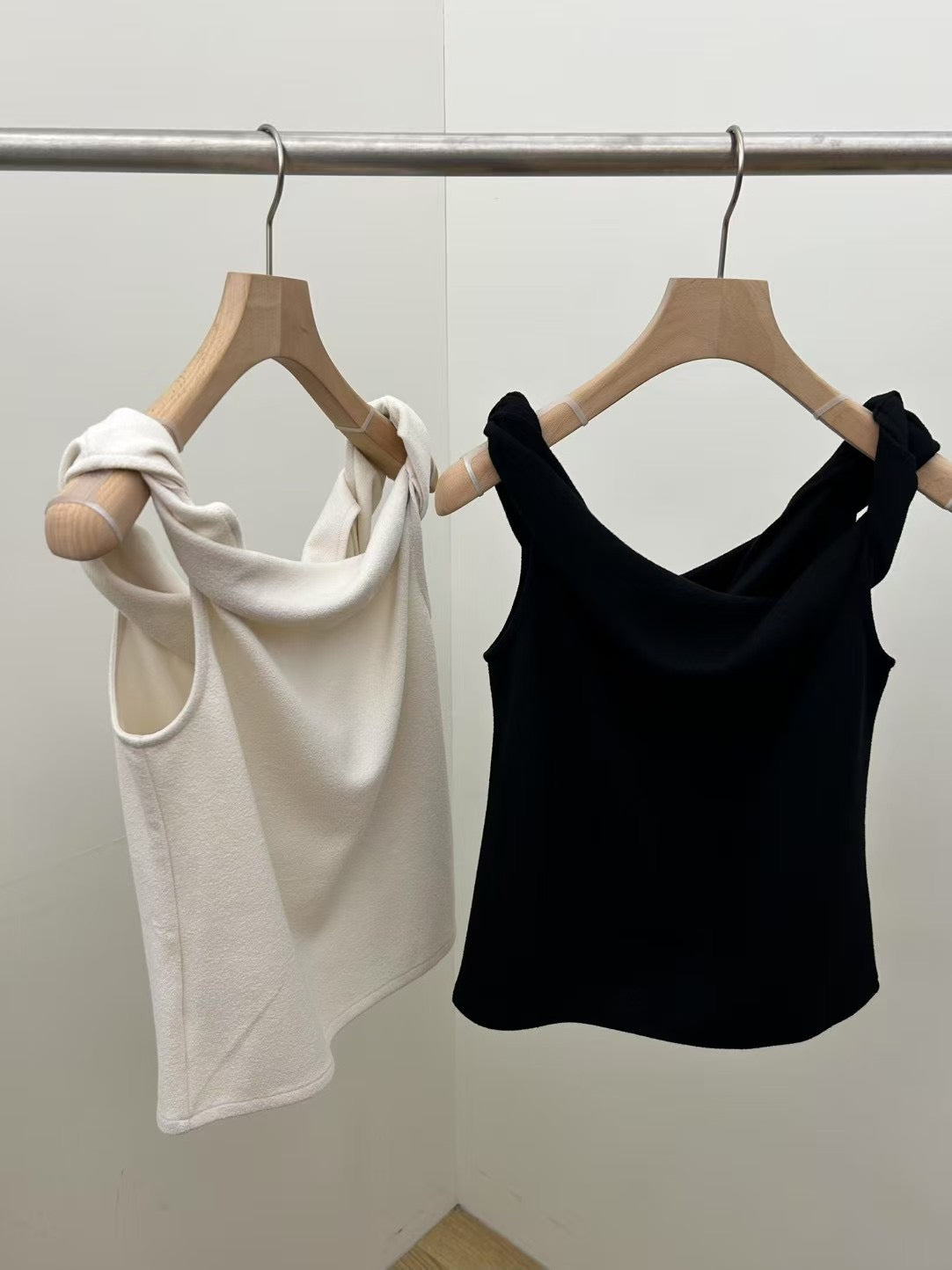 Elysia Twist Top (2 Colors)