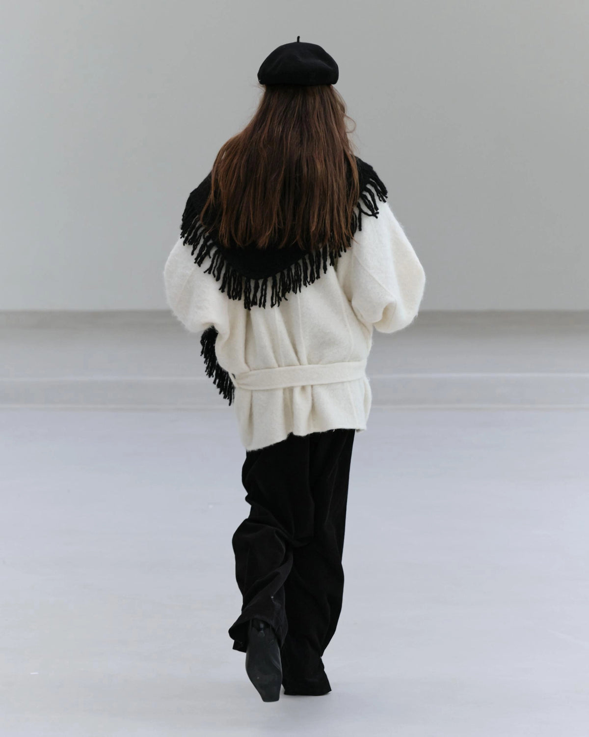 Knitted Shawl Muffler (2 Colors) model photo
