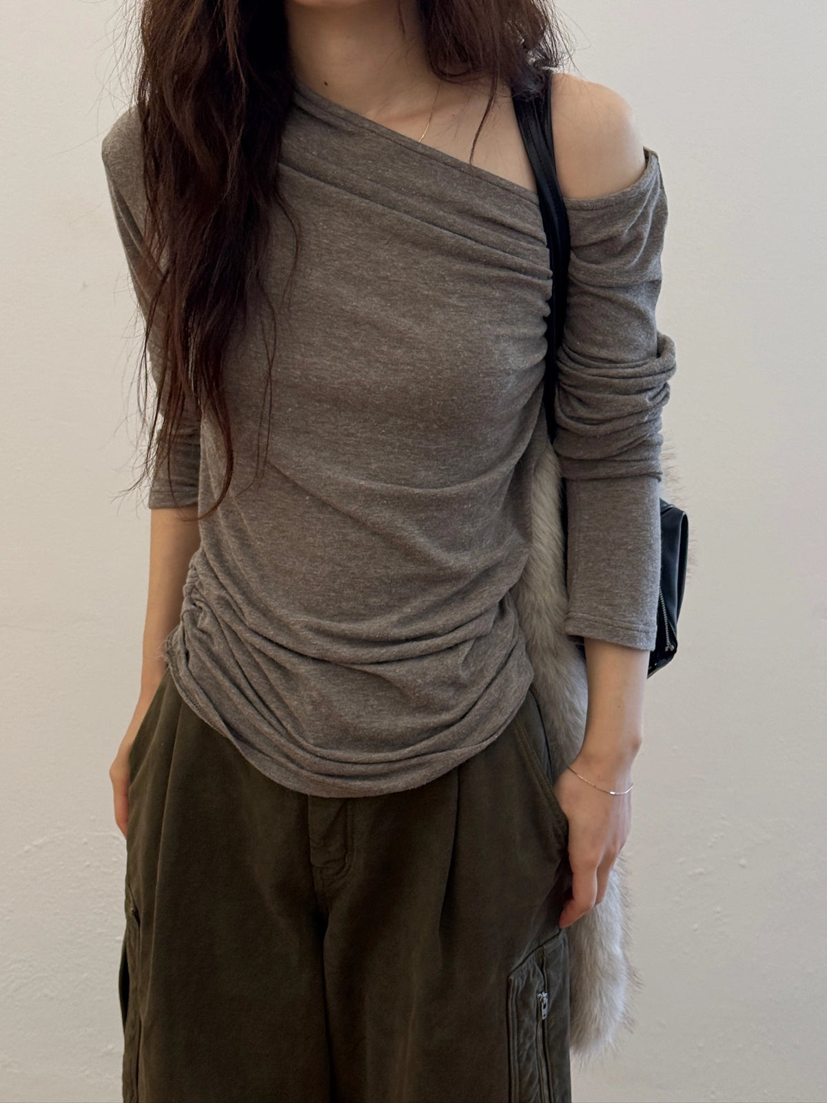 Boatneck Drape Tee (4 Colors) model photo