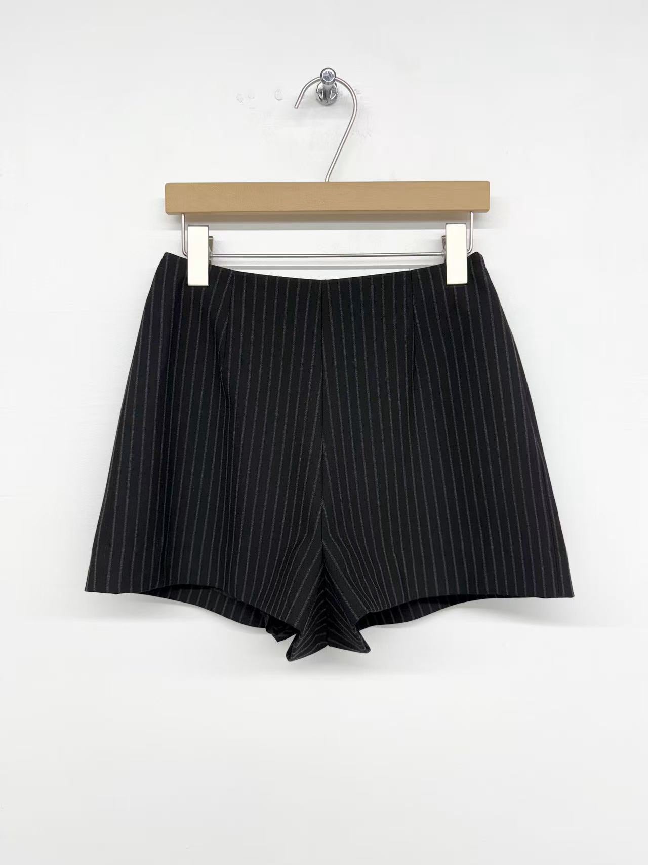 Quinley Shorts (2 Colors)