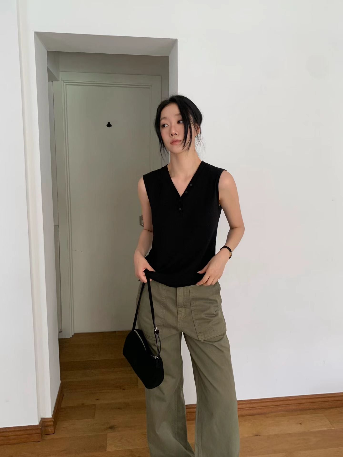 Y Button Sleeveless (4 Colors)