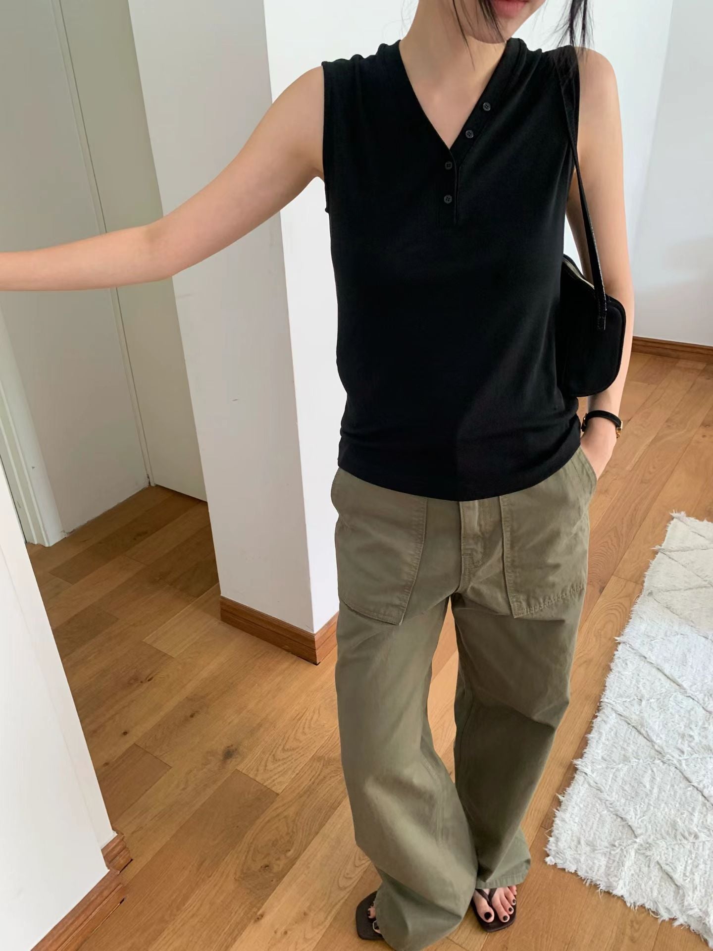 Y Button Sleeveless (4 Colors)