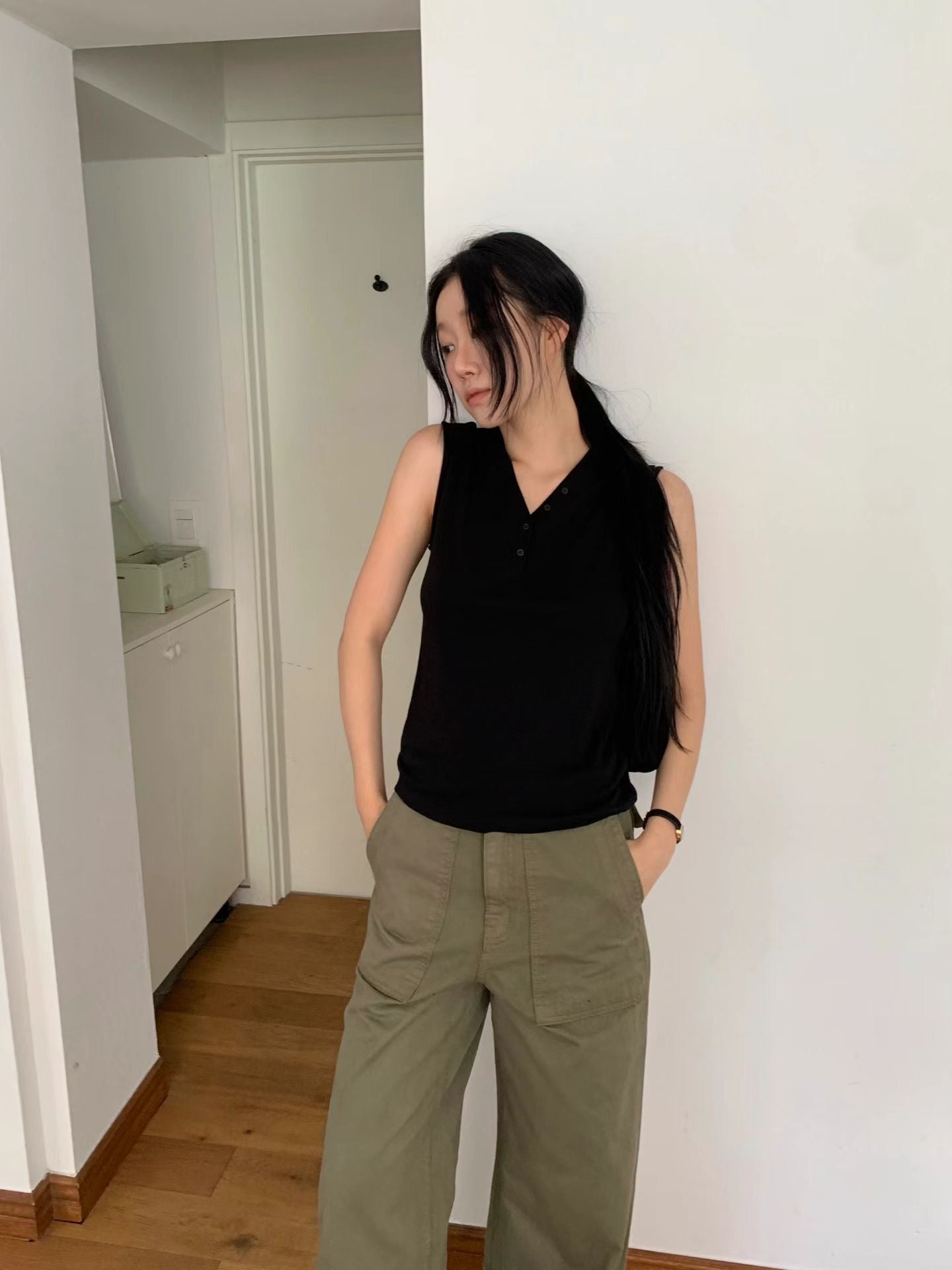 Y Button Sleeveless (4 Colors)