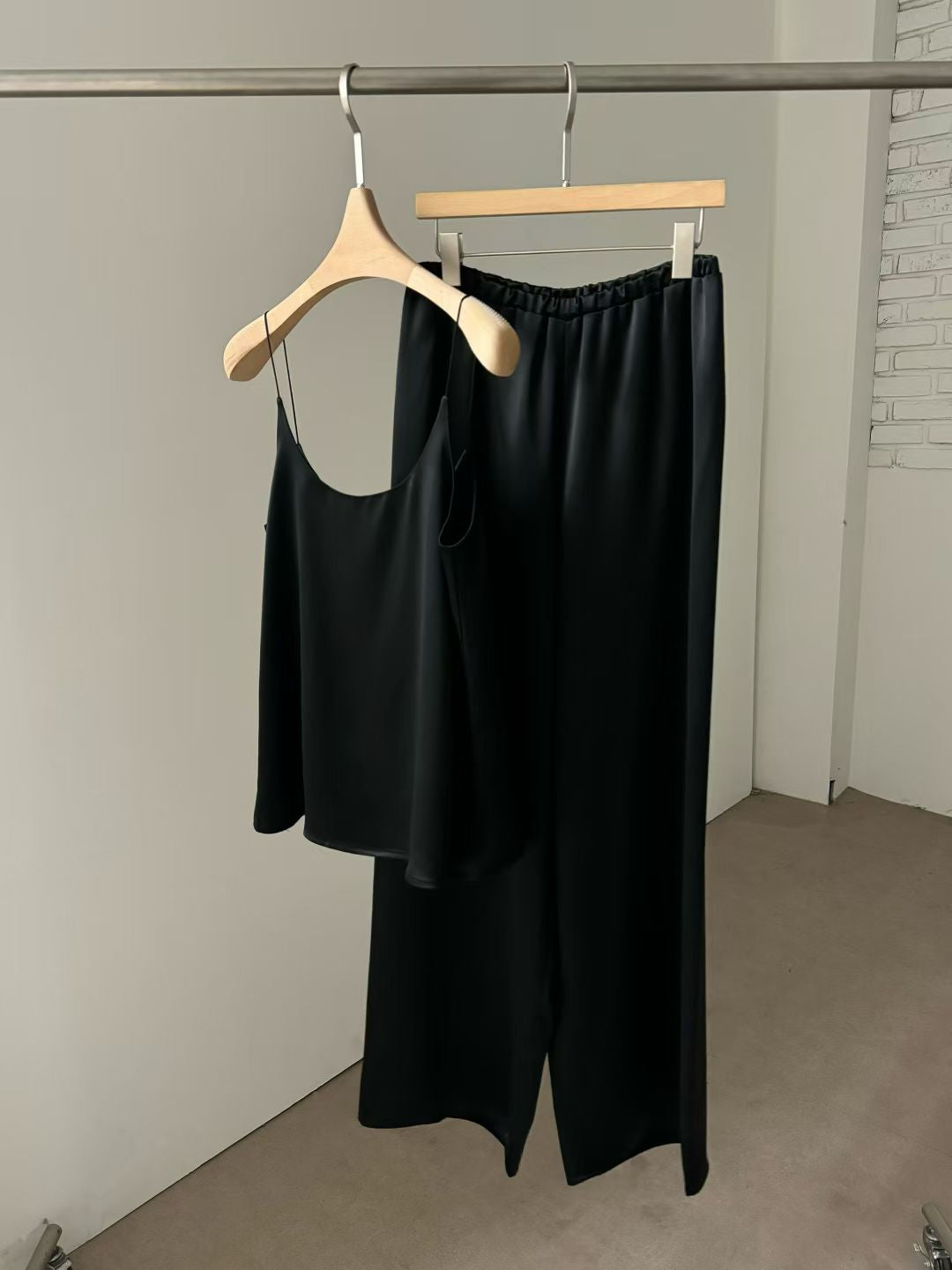 Noemi Top (2 Colors) 直播當日沒有掛版示範 !