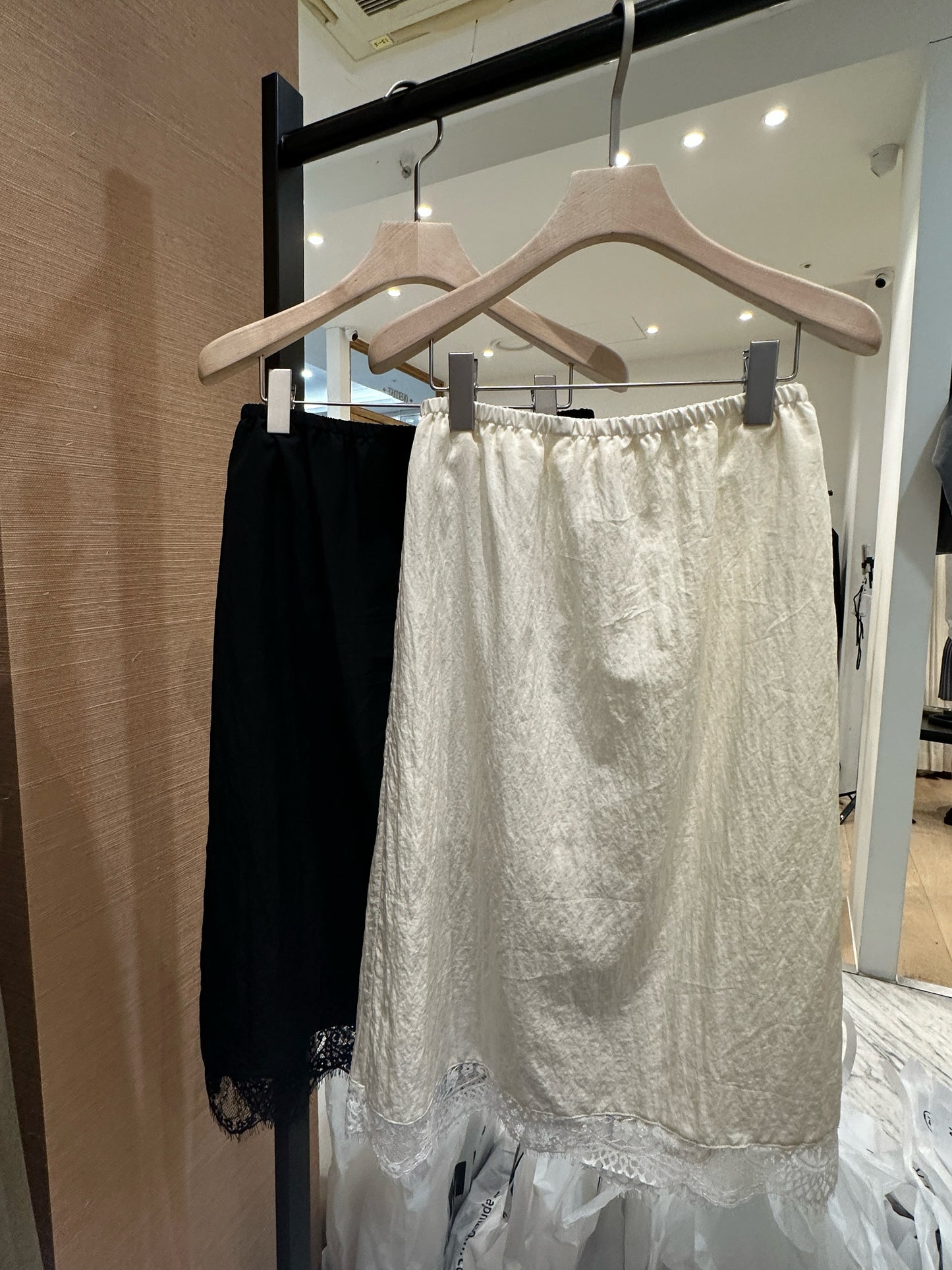 Umbria Lace Skirt (2 Colors)