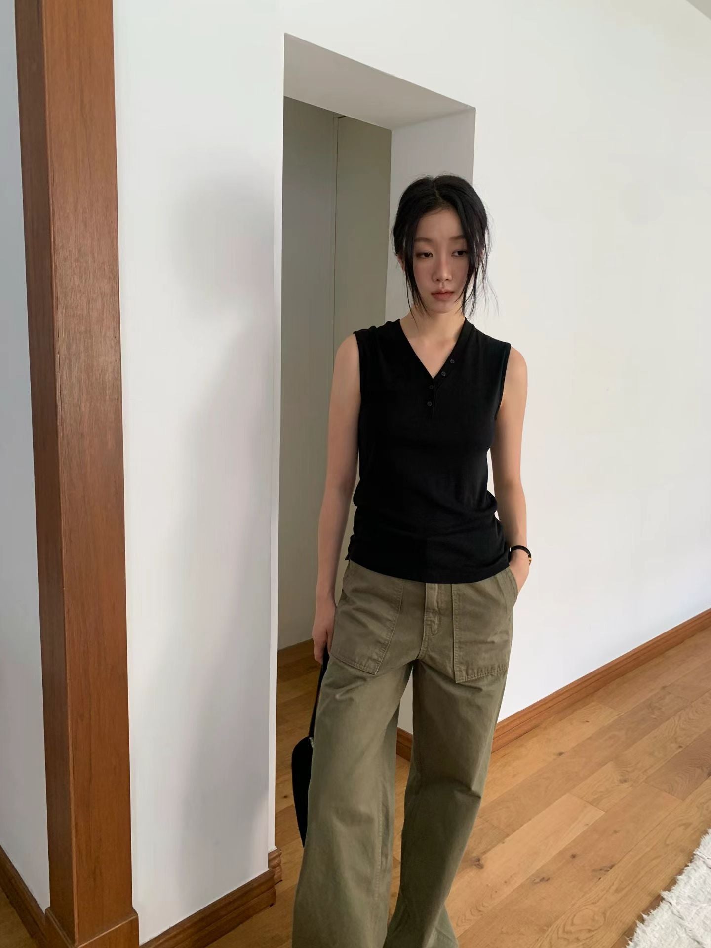 Y Button Sleeveless (4 Colors)
