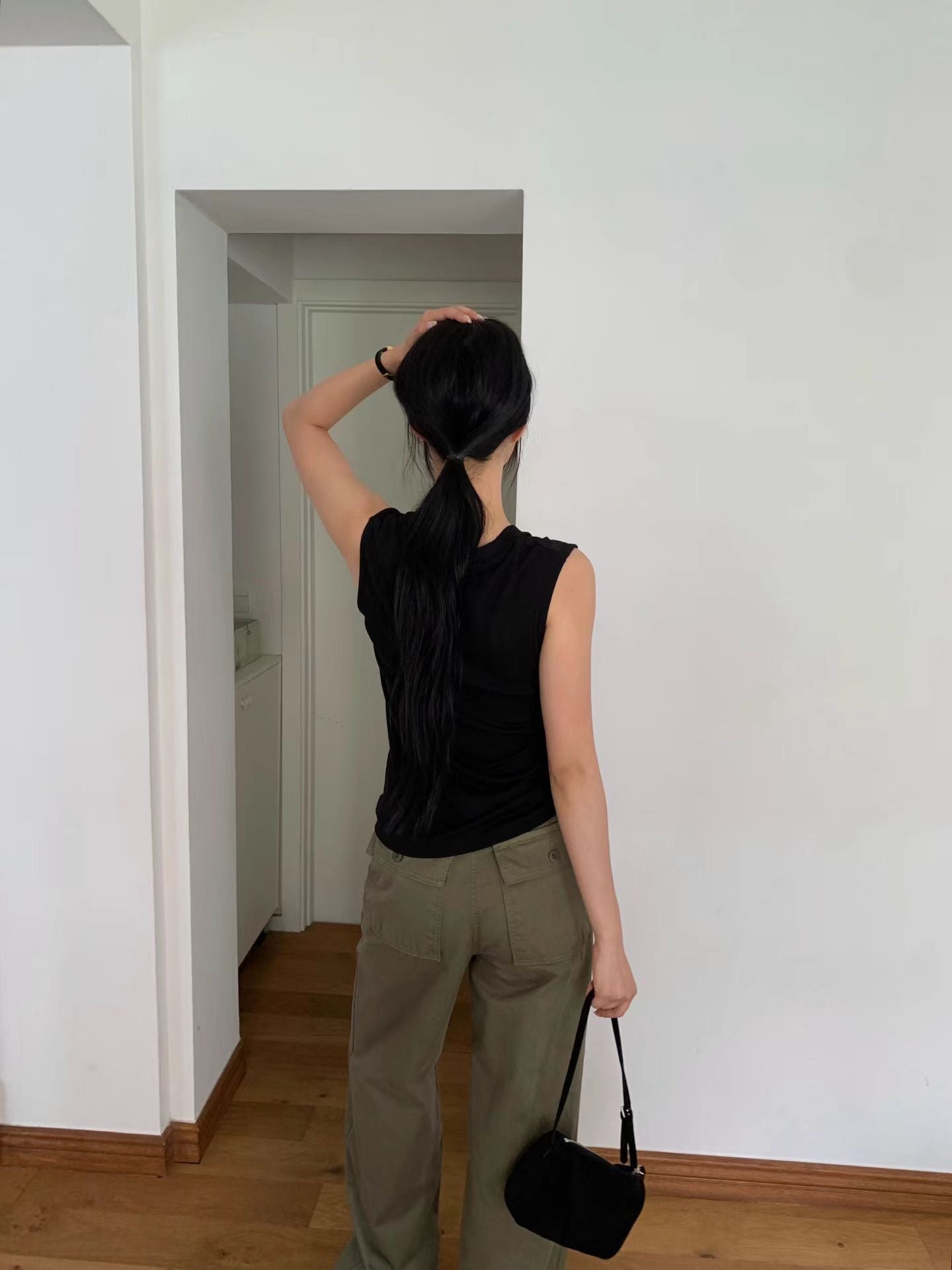 Y Button Sleeveless (4 Colors)