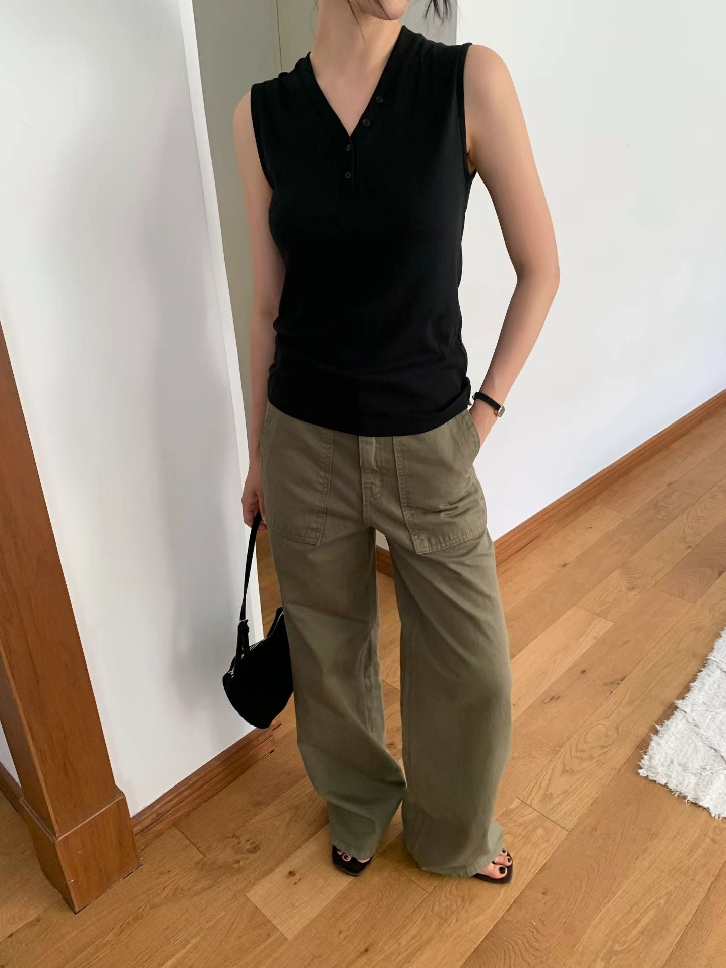 Y Button Sleeveless (4 Colors)
