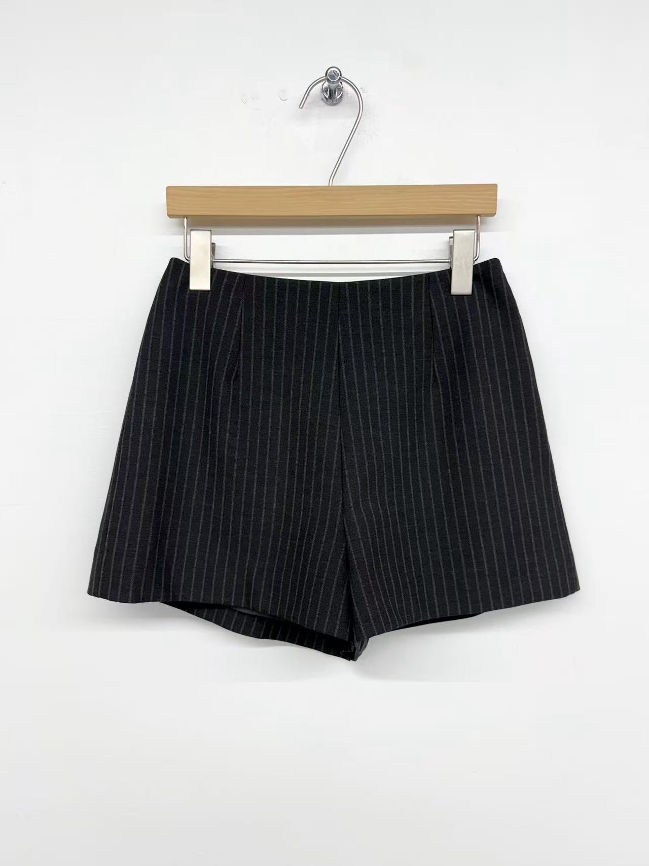 Quinley Shorts (2 Colors)