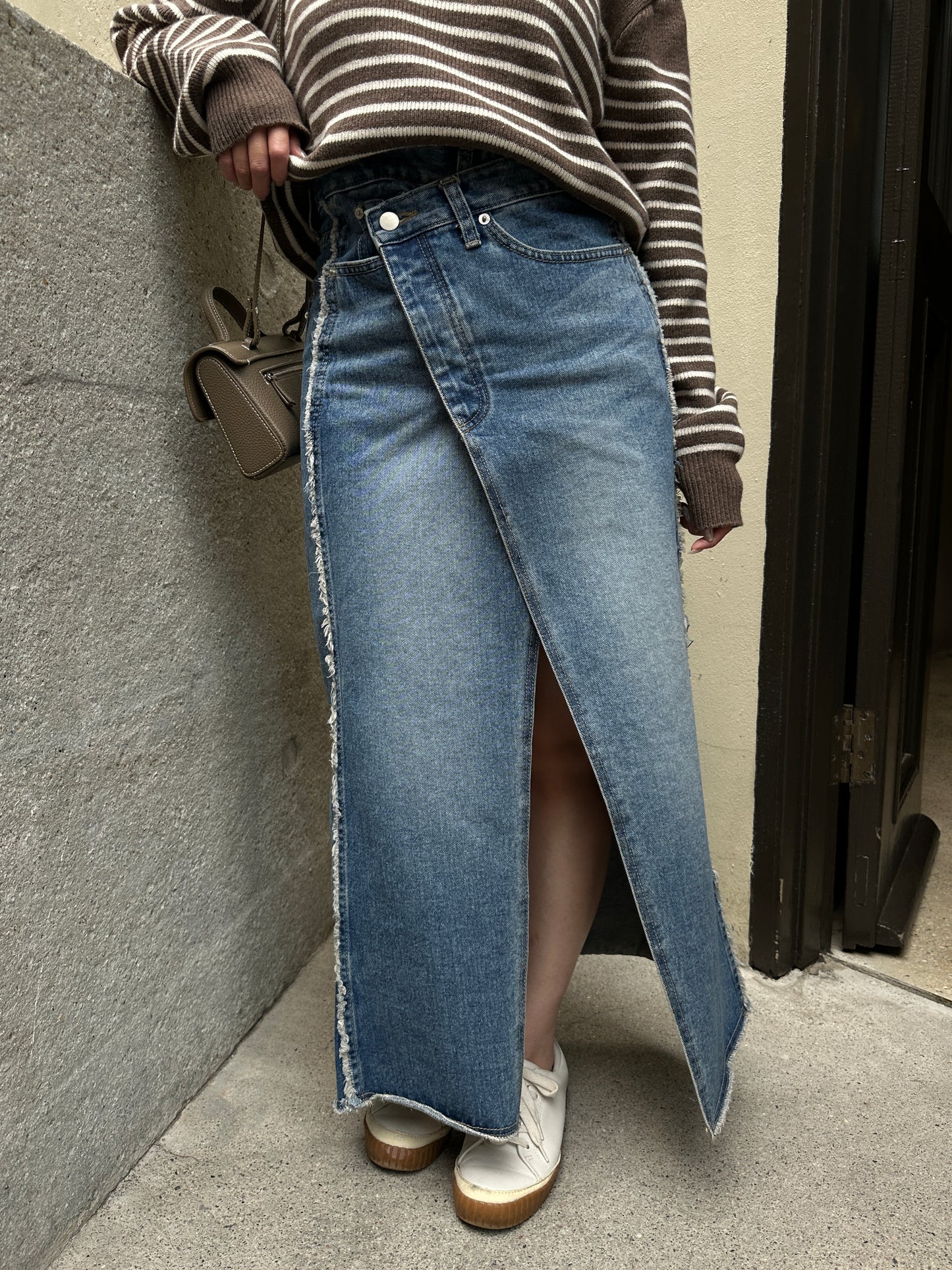 PETITE MUST BUY/ Asymmetric Denim Maxi Skirt