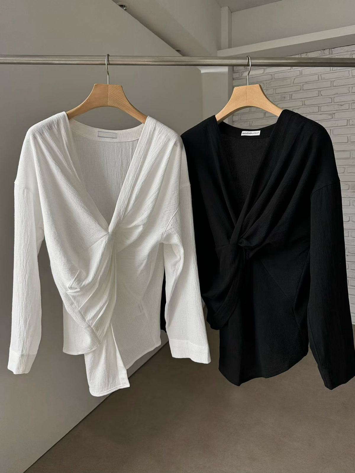 Tyrene Blouse (2 Colors)