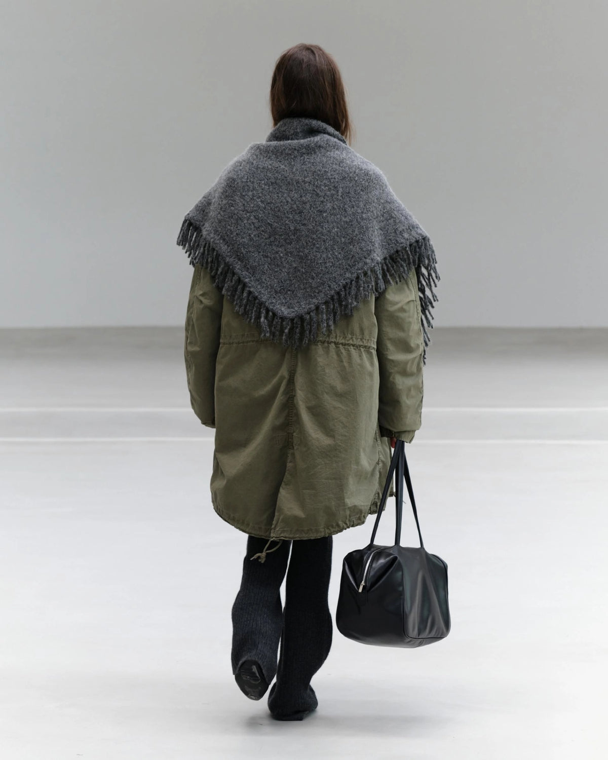 Knitted Shawl Muffler (2 Colors) model photo