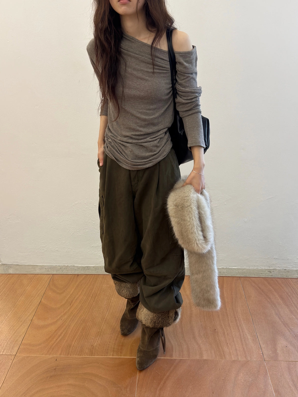 Boatneck Drape Tee (4 Colors) model photo